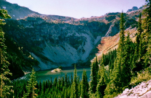 Porn photo travelingcolors:  Lake Ann and Maple Pass,