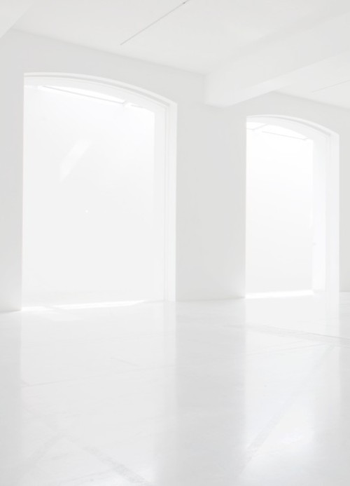 white-minimalism:  white // pale // minimalism  