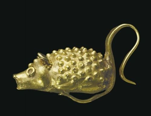 archaicwonder:Sumerian Electrum Hedgehog, Early 2nd Millennium BCThe symbolic meaning of the hedgeho