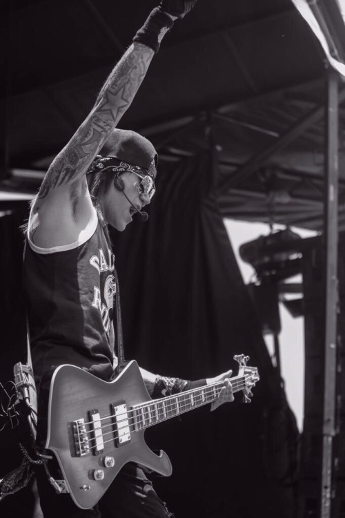 love these rad shots taken by Bailey Flores of Ashley @ Warped!