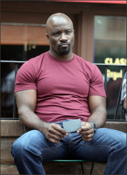 more-issues:    Mike Colter as Luke Cage 
