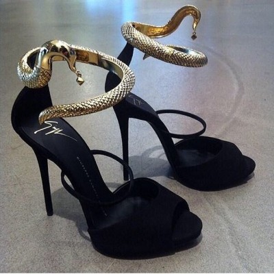 People disappoint. Shoes, never.🐍 #giuseppezanotti #heels #shoes #shoelove #shoecrush