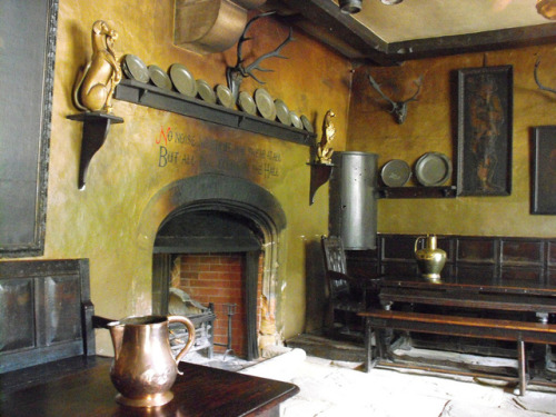 cair–paravel:Chirk Castle, Wales, built in 1295 by Roger Mortimer de Chirk as one of the fortr