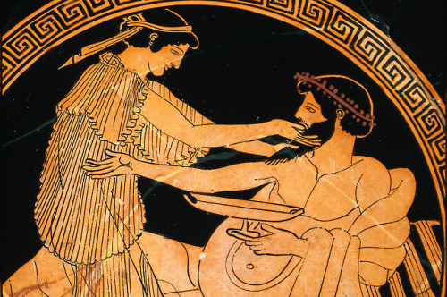 didoofcarthage: Detail showing a banquet scene from the tondo of a red-figure kylix, painted by Makr