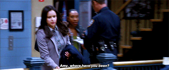 lizzie-mcguire:      In the scene where Captain Holt and the precinct took bets on