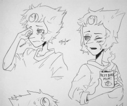 oliviajoytaylor:  Decided to put fine liner over the sketches of sleepy pearl :3 Just look at that bed head