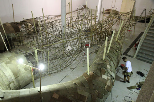 shadow-daughter: jedavu:Artist Henrique Oliveira Constructs a Cavernous Network of Repurposed Wood T