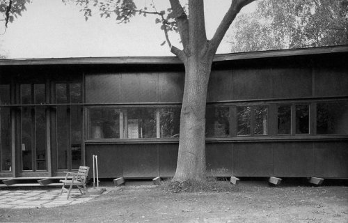 furtho: Jacques Herzog & Pierre de Meuron’s Plywood House, Bottmingen,  Switzerland, 1985 (via here)      