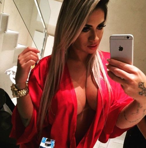 maggot-army:  JUJU FERRARI