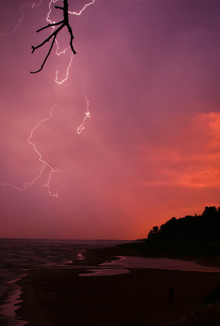 purvert:Lightning. by ZacharySnellenberger on Flickr.