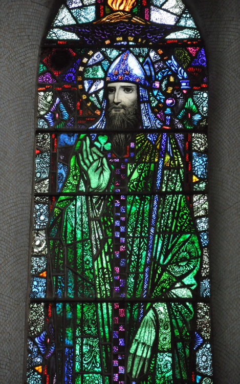 glitzandgrandeur:
“ Stained Glass - Church Of Christ The King, Knockmore, County Mayo, Ireland
Photographed by Fergal of Claddagh, Flickr
http://www.flickr.com/photos/feargal/6870279325/
LOVE the green robe! Green hands too?
”
By Harry Clarke, patron...