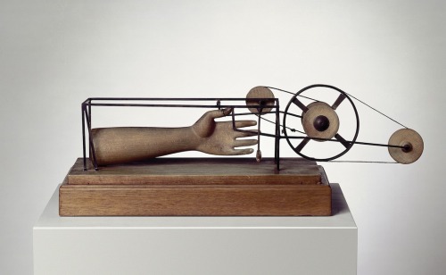 ronulicny:“Main Prize”, 1932 By: ALBERTO GIACOMETTI….Limbs without automation barely seem capable of