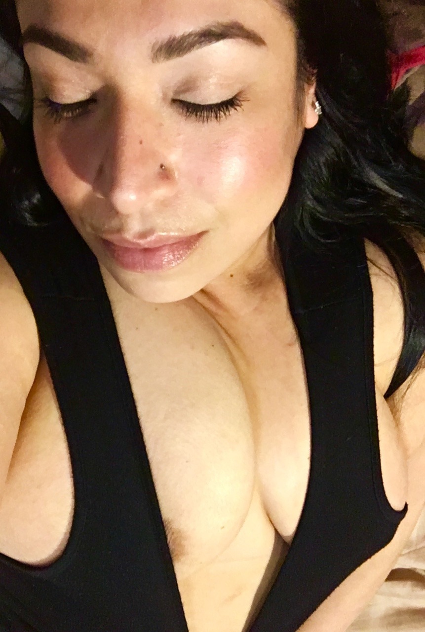 realcurveslatina2012:  🌚