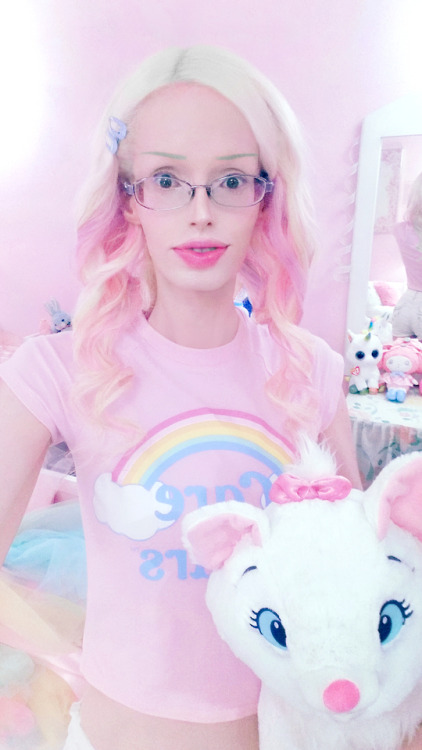 Sending all you lovely sissies a Care Bear Stare with my tummy! hehe ^.^ ｡◦ﾟ✧✧ﾟ◦｡