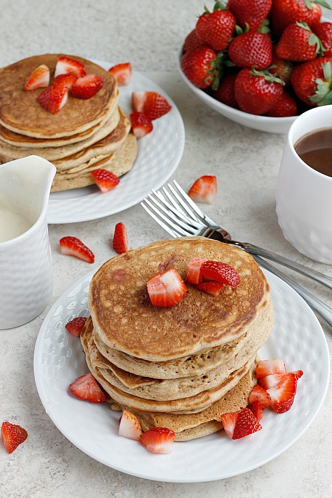 dirtyberd:  foodffs:  Strawberry Vanilla Bean Pancakes with Mascarpone Syrup  GIMME