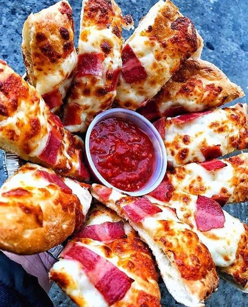 CRAVEFOODIE.COM