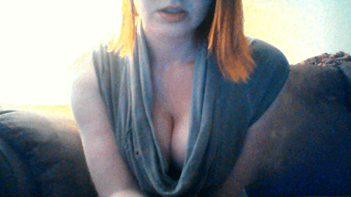 glasses-n-curves:  gif making is fun :3