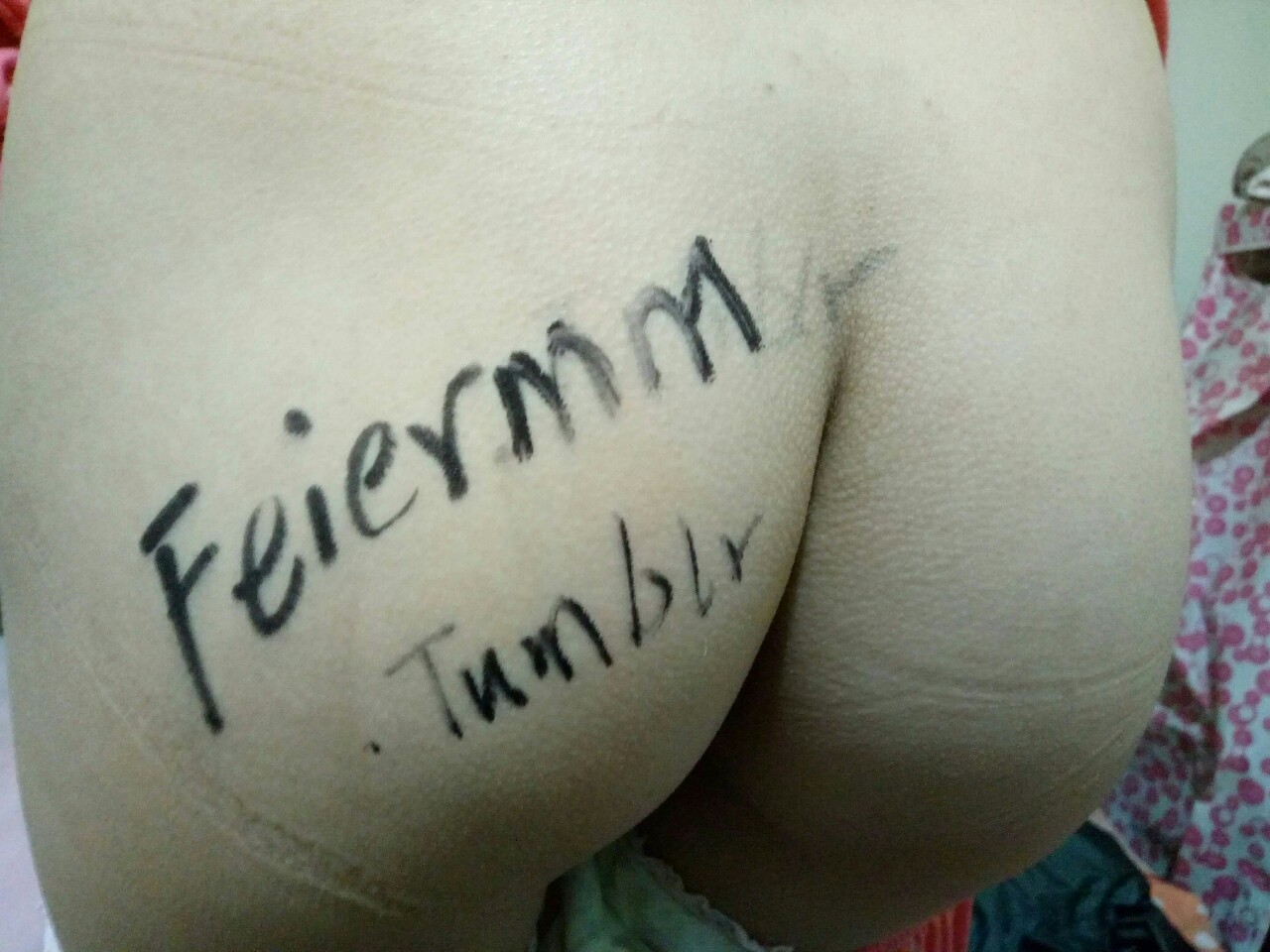 feiermm:  不想骂人，说我骗子，不解释，也不想闲聊了，我没有义务配合你撸阿撸，只聊给我红包的汤爸，不在乎多少，只是区分一部分无聊的人，我感觉这是对我基本的尊重。。菲儿不会白占个红包，会很主动的发福利给红包爸爸们。。。。
