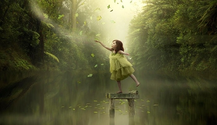 micdotcom:  Photographer creates gorgeous and empowering images of one-handed daughter