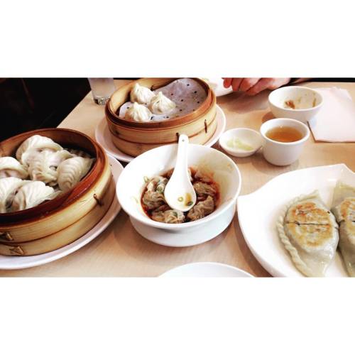 Give dim sum thing to talk about. (at Ding Tai Fung Shanghai Cuisine)