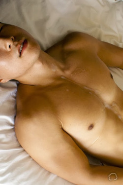 uniqueasians:  UniqueAsians (http://uniqueasians.tumblr.com) | Send in your photo(s) to AsianRomeo@outlook.com   Mmmmmm