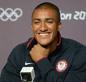 beautiful-men-international:  Ashton Eaton Sexy biracial track star representing team usa in action with very visible bulge - beautiful-men-international 