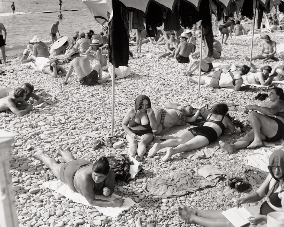 mpdrolet:
“ Beach in Sotchi, 1956
Peter Bock-Schroeder
”