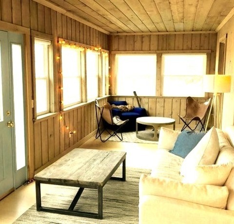 Medium - Beach Style Sunroom