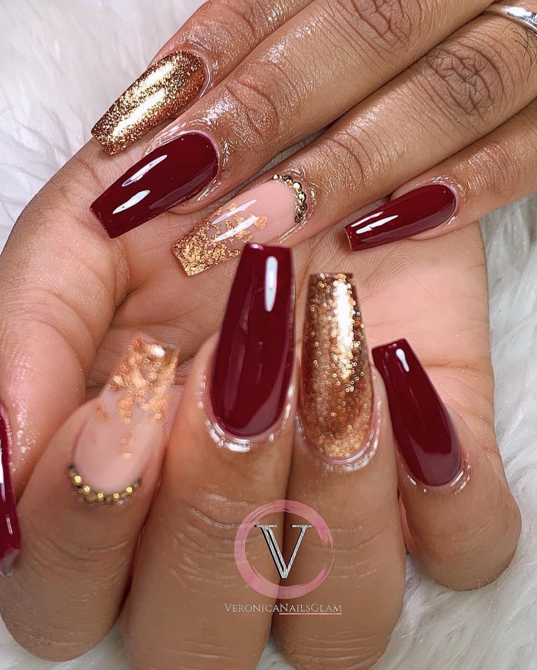 simple winter nails red gold glitter - StyleFrizz | Photo Gallery