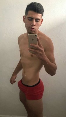 vergasyfetichesgay:  Que chulada de morrito, flaquito y con una rica vergota, simplemente perfecto!   …Para ver mas latinos vergones entra a  vergasyfetichesgay  