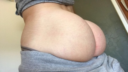 thegluteusmaximass: I got a big fat ass, big dicks follow. —&gt; onlyfans.com/glut