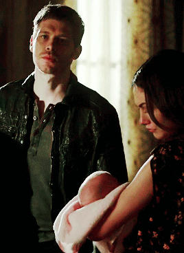 ptonkin:1x22 - 5x07  // First and Last Klaylope scene #gifs#to#tos5#to 5x07 #klaus x hope x hayley