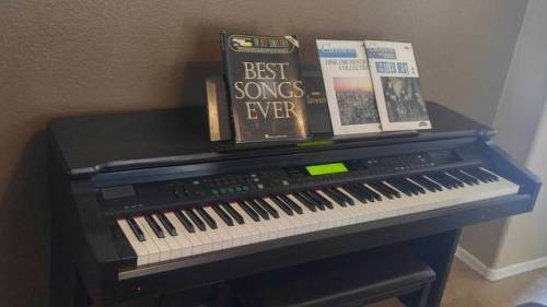 My gosh, this little piano brings back so many memories. I opened it up and tried to play it and am 