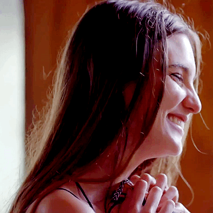 dealanexmachina:valevxlentina:everygayisablessing:Valentina + that nervous little hop/bounce she doe