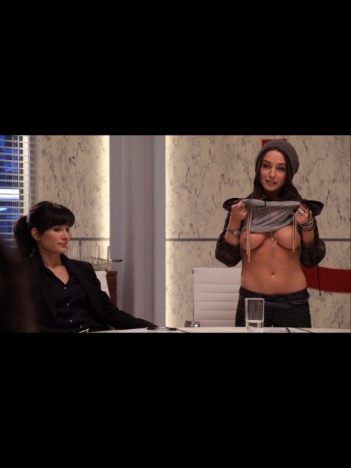 trae12342:  Addison Timlin nude in the tv show californication 