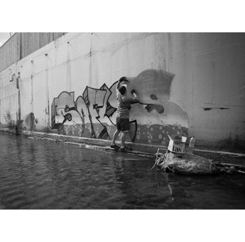 graffiti invade.
