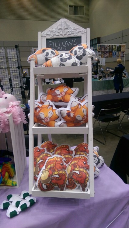 beezeeart:Hello Shuto!This is one of the best godd*** displays I’ve ever seen at a con.