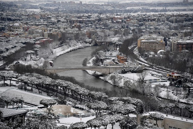 speciesbarocus: Rome experienced its heaviest snowfall in six years. &gt; Photos