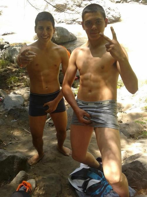 flaitecitosaldesnudo:  Que juguetones  http://flaitecitosaldesnudo.tumblr.com/