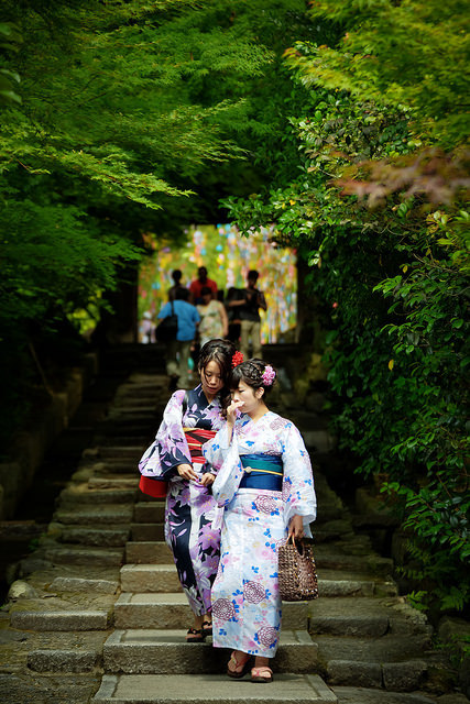 Yukata girls going down the stairs (階段と浴衣) by christinayan01 on Flickr.