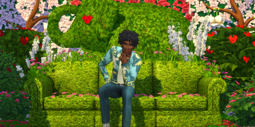 haziesims: I took a few pics of Trè Fonze testing out a couple of hotspots in the floral maze