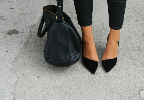 chanel-and-vogue:more fashion here. i follow back similar blogs ♥