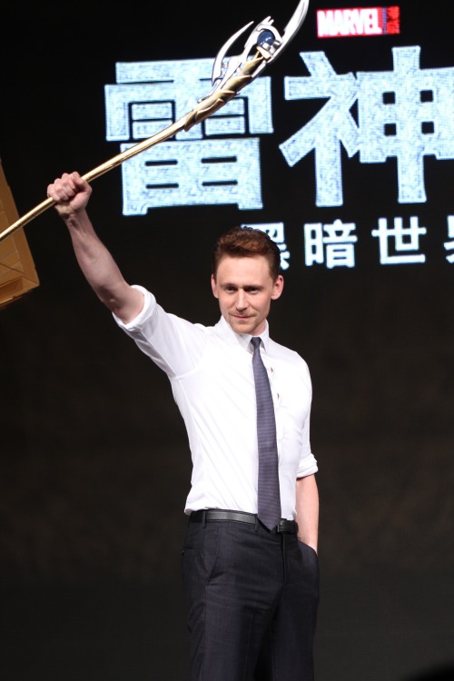 torrilla:  Tom Hiddleston attends ‘Thor: The Dark World’ press conference at Yintai Centre on October 11, 2013 in Beijing, China [HQ] 