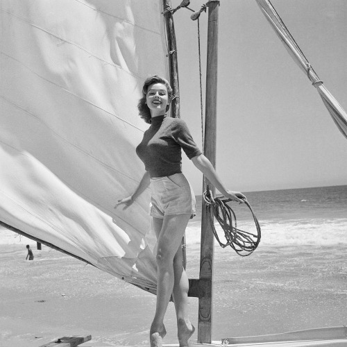 Elaine Stewart / during the Thalians Beach Ball, Malibu, July 15, 1956 / photo by Earl Leaf.