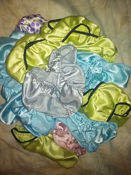 yoursatinpanties:  Fuck yes