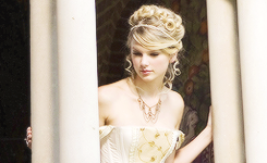 scarletletterswift:  Taylor Swift as Disney Princesses (Part One) 
