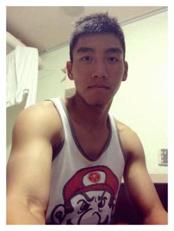 hsxiaoyu:  hbst:  Cute sporty guy!  Follow: http://hsxiaoyu.tumblr.com/ You can find more 