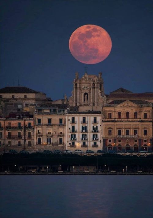 ferribotti:La luna vista da Agrigento, Siracusa, Altopiano di Agrimusco, Gangi, Etna, RagusaLuna, in