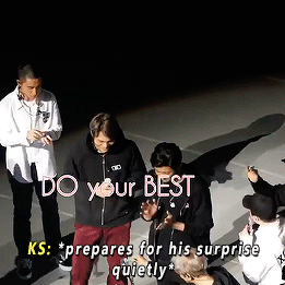 Kyungsoos Way Of Celebrating Chanyeols Birthday!