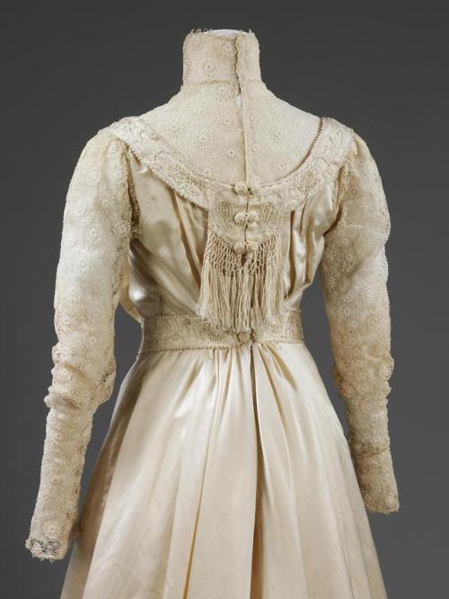 history-of-fashion: ab. 1905 Wedding dress by Liberty & Co. Ltd.silk satin embroidered with silk